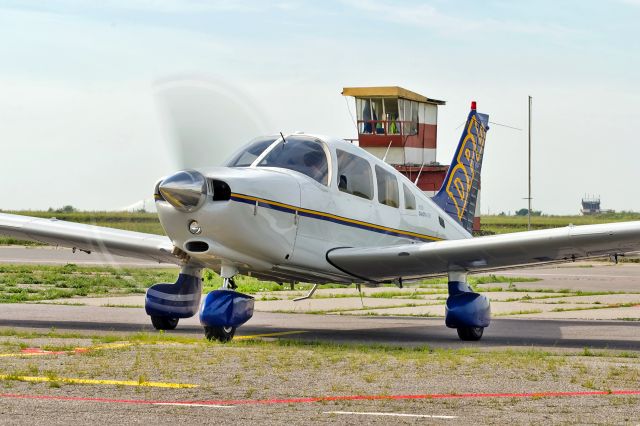 Piper Cherokee (UR-DPL)