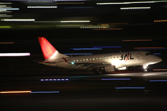 Embraer 170/175 (JA220J)