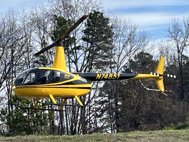 Robinson R-44 (N74851)