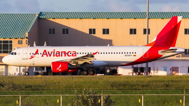 Airbus A320 (N599AV) - Taxiing on the tarmac.