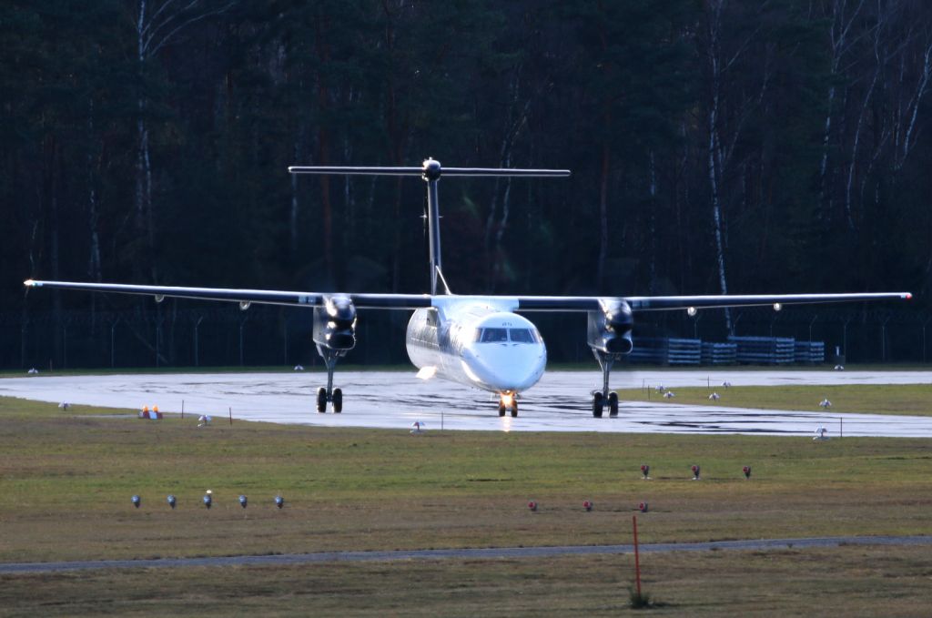 de Havilland Dash 8-400 (OE-LGO)