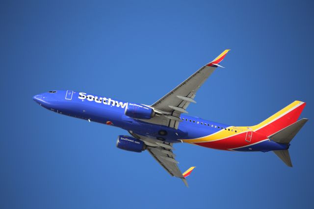 Boeing 737-800 (N8577Z)