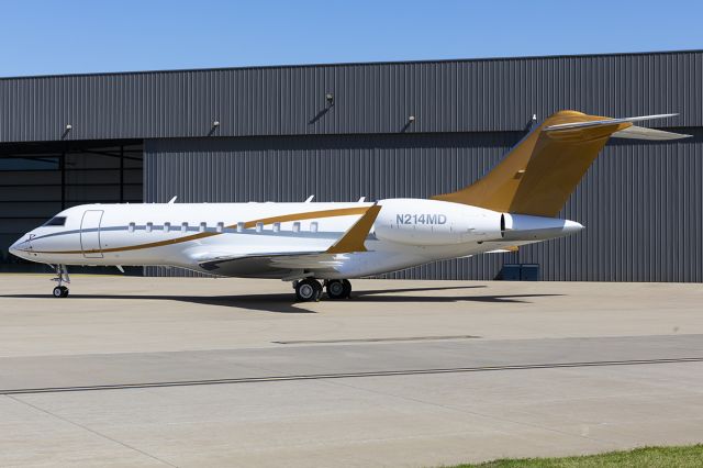 Bombardier Global Express (N214MD)