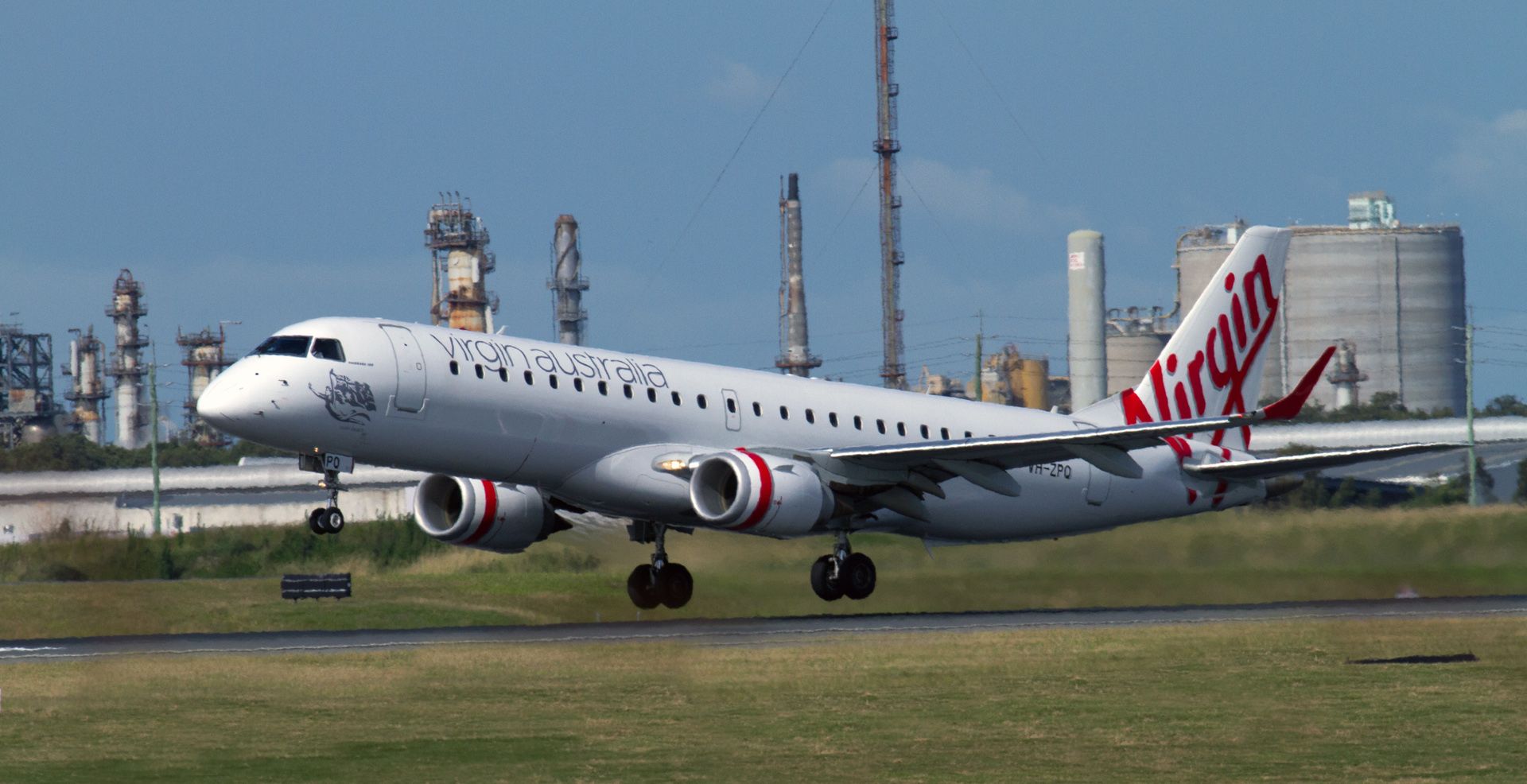 Embraer ERJ-190 (VH-ZPQ)