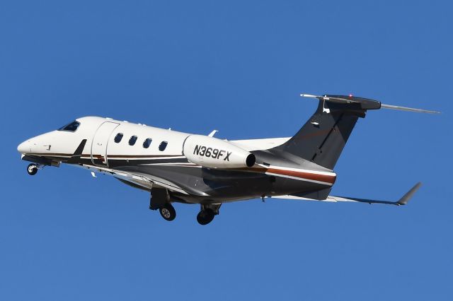 Embraer Phenom 300 (N369FX)