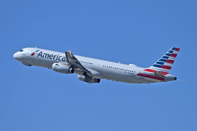 Airbus A321 (N560UW)