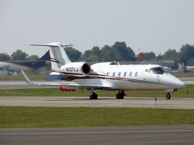 Learjet 60 (N207LJ)