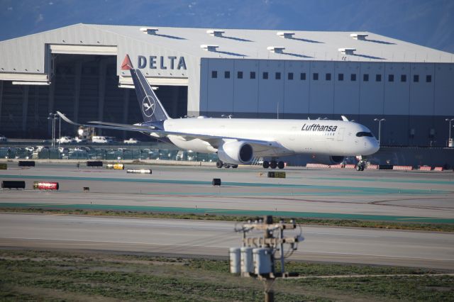 Airbus A350-900 (D-AIXJ)