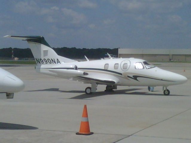 Eclipse 500 (N990NA)