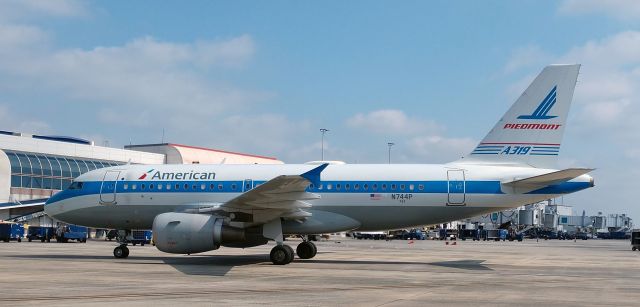 Airbus A319 (N744P) - Piedmont Retro coming in from RDUbr /br /10/6/18