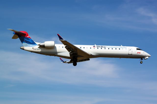 Canadair Regional Jet CRJ-700 (N759EV)