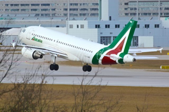 Airbus A319 (EI-IMB)