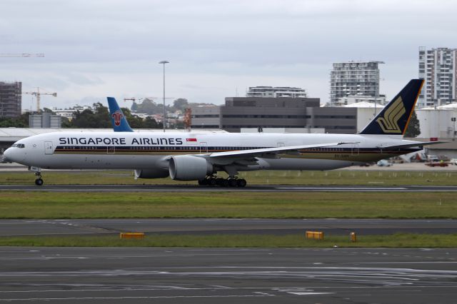 BOEING 777-300ER (9V-SWH) - on 4 December 2017