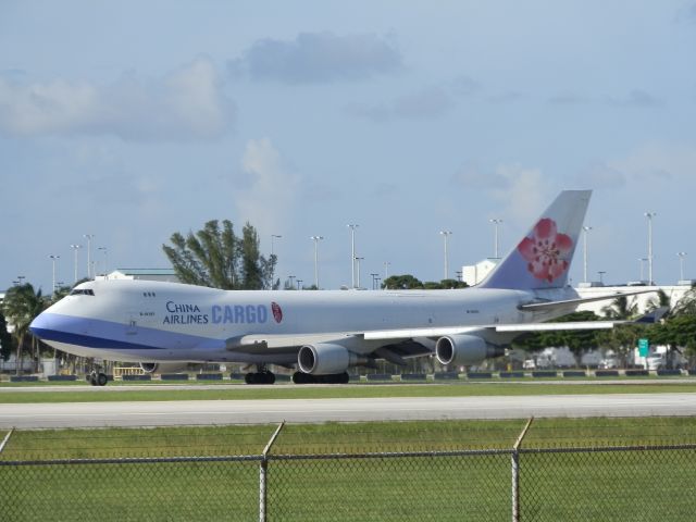 Boeing 747-400 (B-18707)