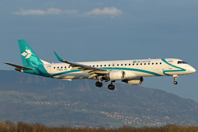 EMBRAER 195 (I-ADJL)