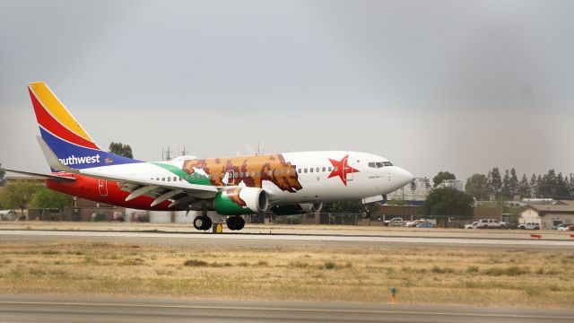 Boeing 737-700 (N943WN) - First Southwest plane to land at FAT 