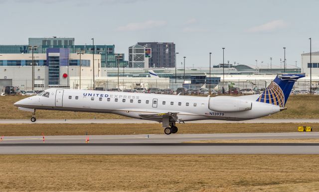 Embraer ERJ-145 (N13979)