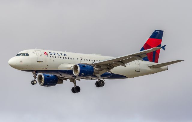 Airbus A319 (N301NB) - The daily Delta sidestick narrow body in from Salt Lake