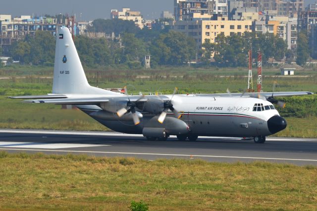 Lockheed C-130 Hercules (KAF325)