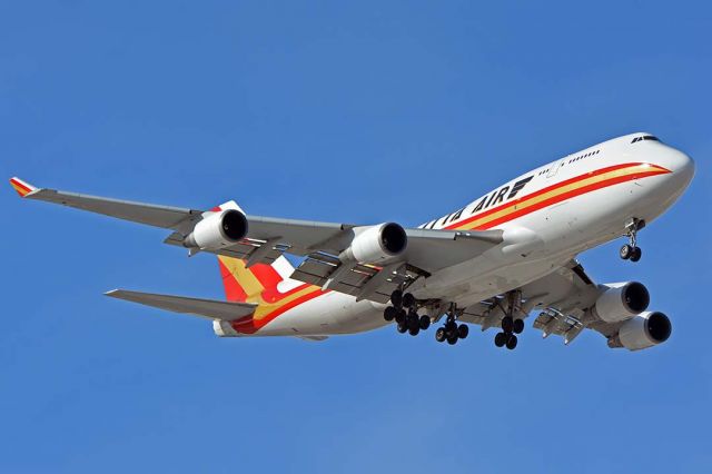 Boeing 747-400 (N745CK) - Kalitta Air Boeing 747-446BCF N745CK at Phoenix Sky Harbor on December 21, 2019.