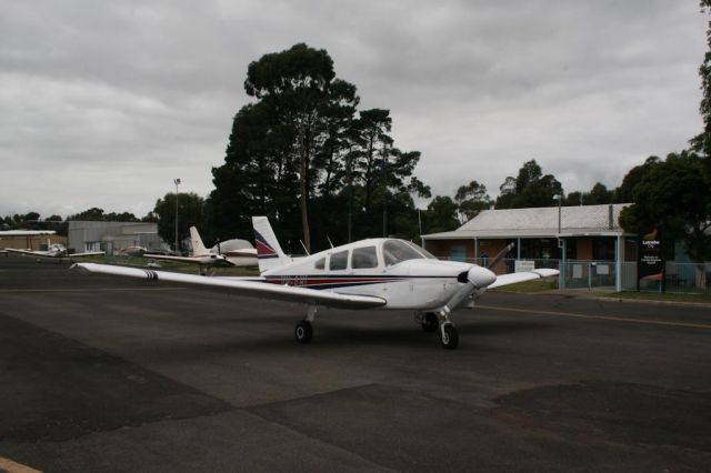 Piper Cherokee (VH-AHL)