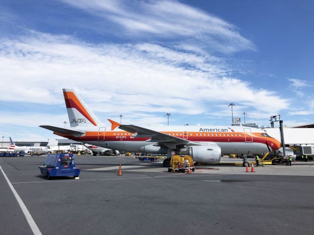 Airbus A319 (N742PS) - PSA special livery