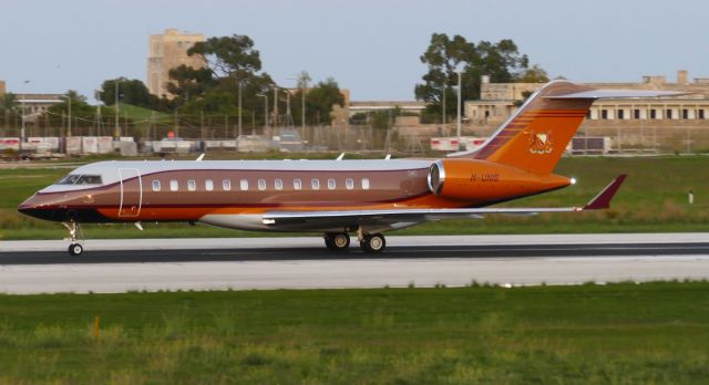 Bombardier Global Express (M-UNIS) - Seen on backtracking RW13 as MUNIS