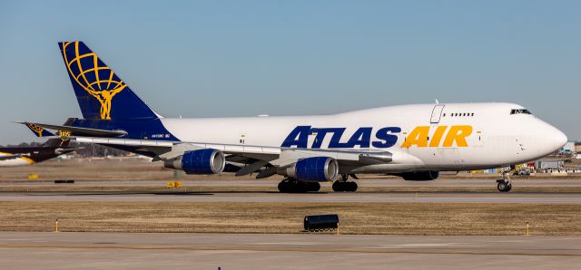 Boeing 747-400 (N473MC) - Boeing 747-400F rolling down the runway!