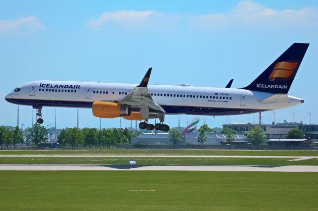 Boeing 757-200 (TF-ISK)