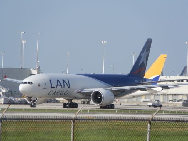 BOEING 777-200LR (N776LA)