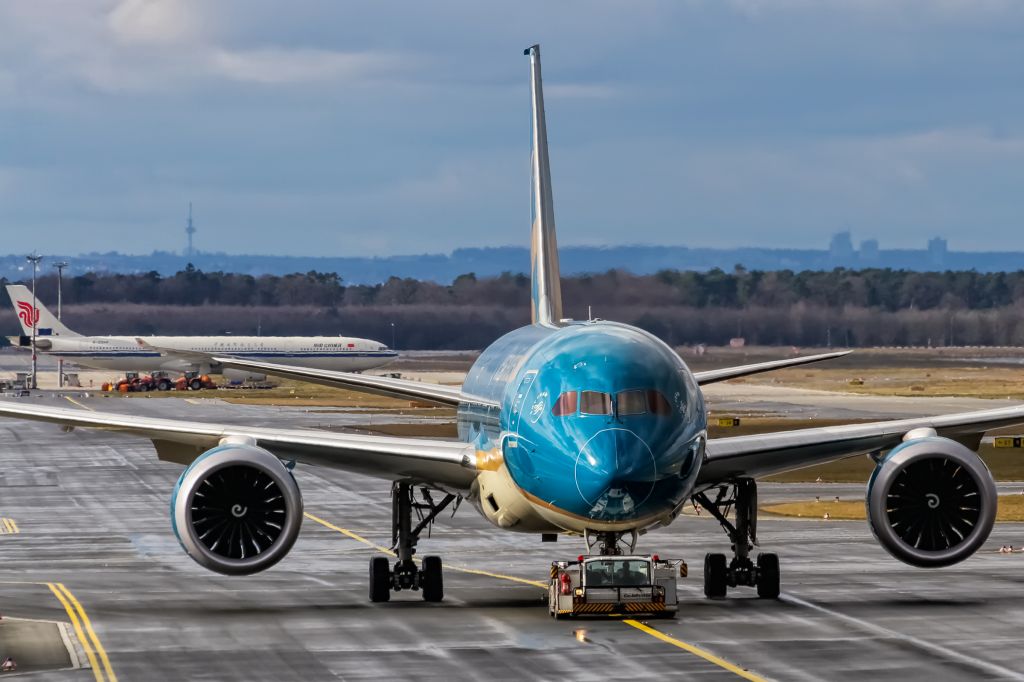 Boeing 787-8 (VN-A861) - VN-A861 Vietnam Airlines Boeing 787-9 Dreamliner preparing for departure to Hanoi (VVNB) @ Frankfurt - Rhein-Main International (EDDF) / 14.02.2016