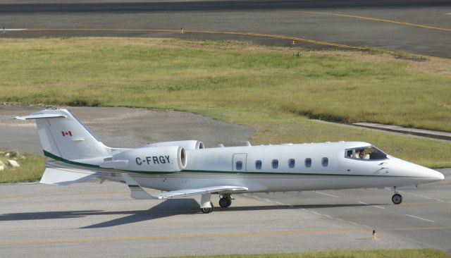 Learjet 60 (C-FRGY) - TAXING TO TAKE OFF