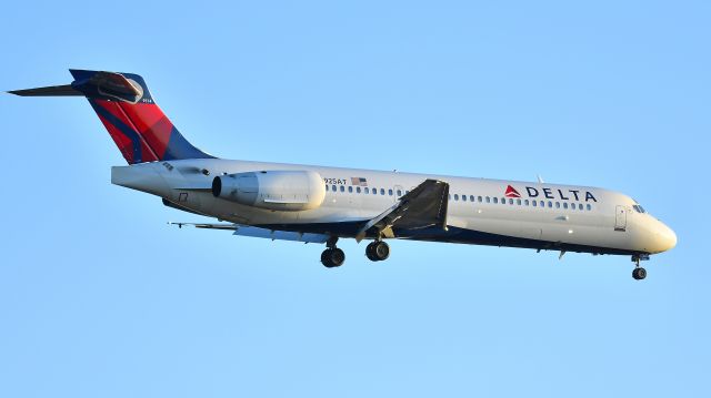 Boeing 717-200 (N925AT) - Delta Airlines Boeing 717-200 (N925AT) arrives at KRDU Rwy 23R on 12/04/2019 at 4:25 pm.