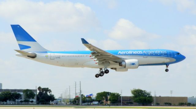 Airbus A330-200 (LV-FNL)