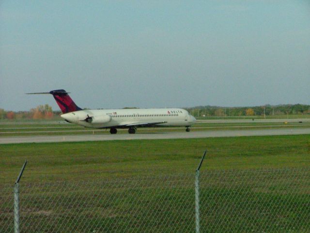 McDonnell Douglas DC-9-50 (N777NC) - Ahh,yes! The roar of P&W JT9s fills the air!