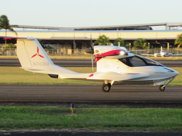 ICON A5 (N743BA)