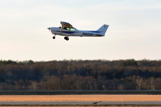 Cessna Skyhawk (N40SP) - Cessna 172P Skyhawk N40SP in Middletown, OH 