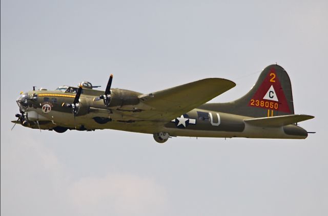 Boeing B-17 Flying Fortress (N900RW) - "THUNDER BIRD"