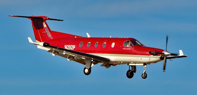 Pilatus PC-12 (N292P) - N292P 2005 PILATUS PC-12/45 s/n 630 AirSmart - North Las Vegas Airport  KVGT, VGTbr /Photo: Tomás Del Corobr /February 5, 2022