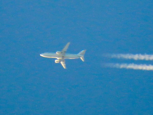 BOEING 737-400 (N640CS)