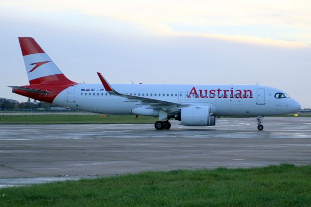 Airbus A320neo (OE-LZP) - Taxiing to Stand 226 on 28-Oct-23 operating flight AUA451 from LOWW.