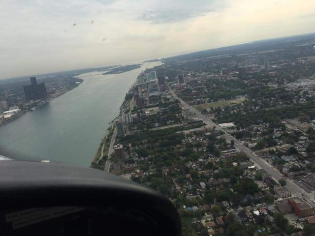 Cessna Skyhawk (C-FROP) - Over the Ambassador Bridge and Detroit River. Detroit on the left, Windsor on the right