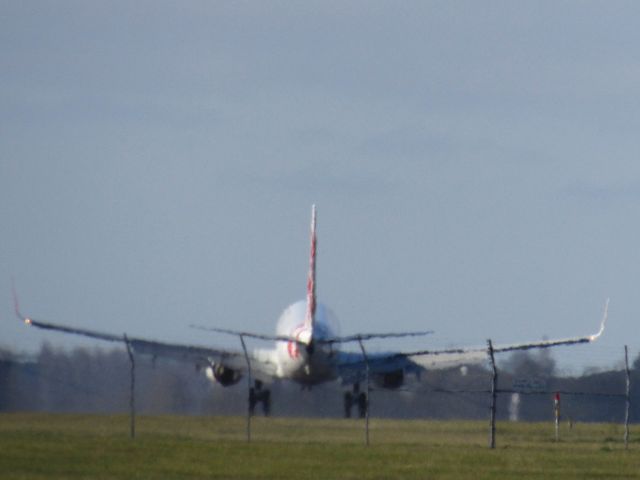 Boeing 737-800 (VH-YIS)