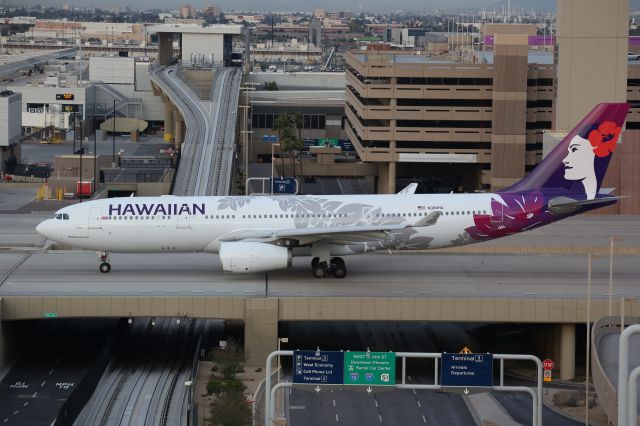 Airbus A330-200 (N380HA)