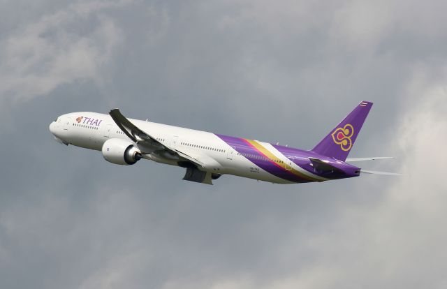 BOEING 777-300 (HS-TKR)