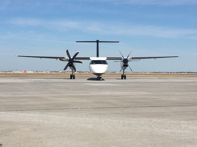 de Havilland Dash 8-400 (N401)