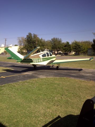 Beechcraft 35 Bonanza (N6641R)