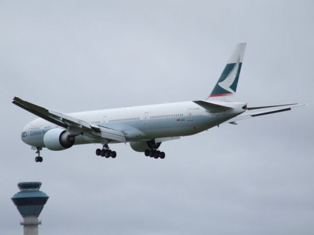 BOEING 777-300 (B-KPC) - Landing on 33L in full view of the tower