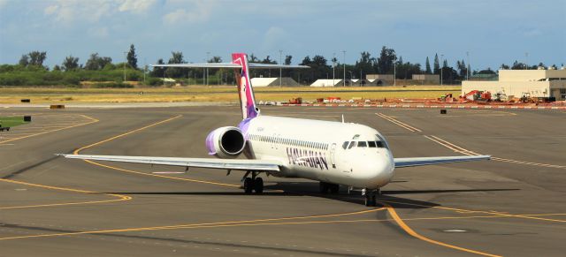 Boeing 717-200 (N484HA)