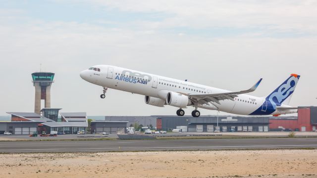 Airbus A321 (D-AVXB)